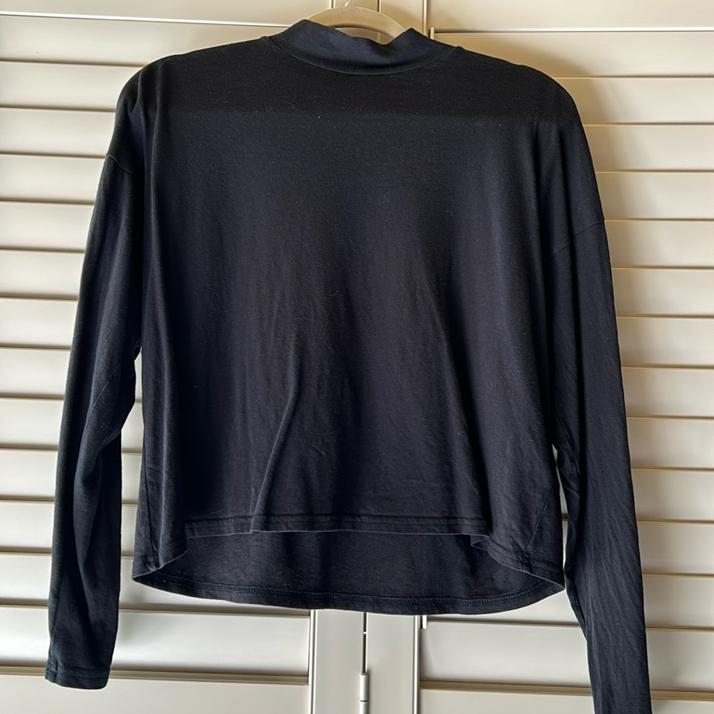 Everlane black mock neck long sleeve tshirt size small
